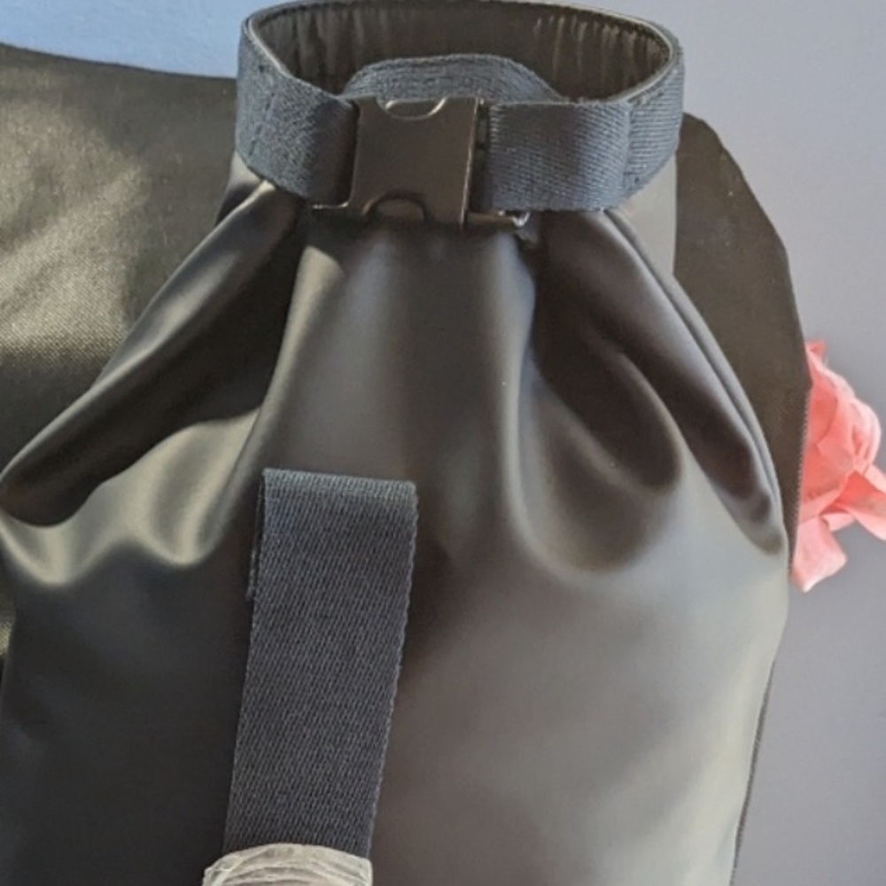 Prada Luna Rossa Ocean Navy and Red Sailing Bag. Waterproof. New in Dust Bag - Picture 9 of 10